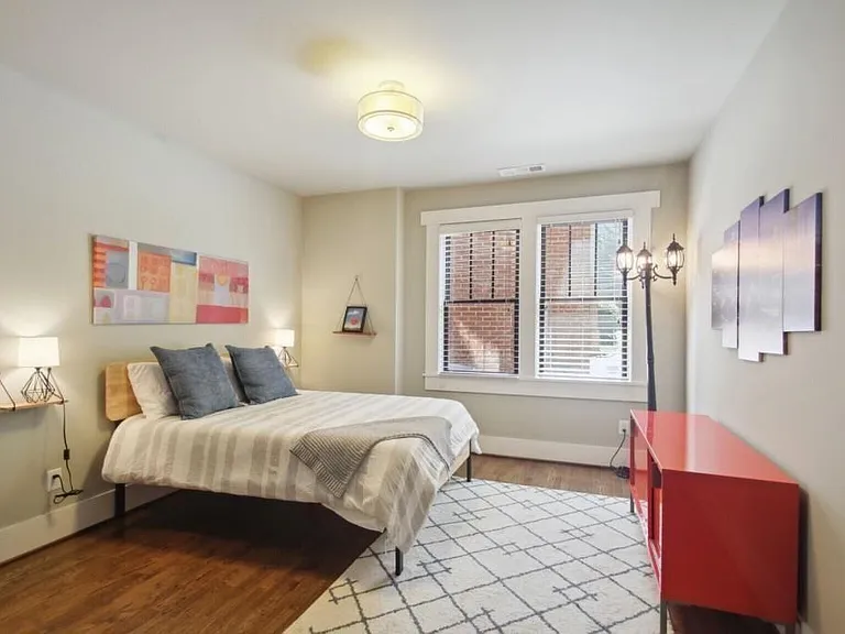 519 N Highland Ave NE — Photo 22