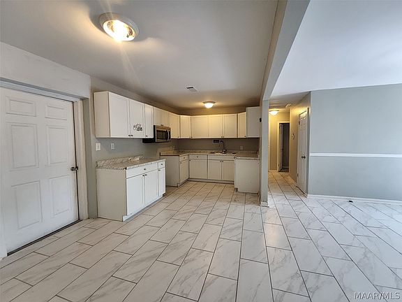 3rd image of 118 Barker St