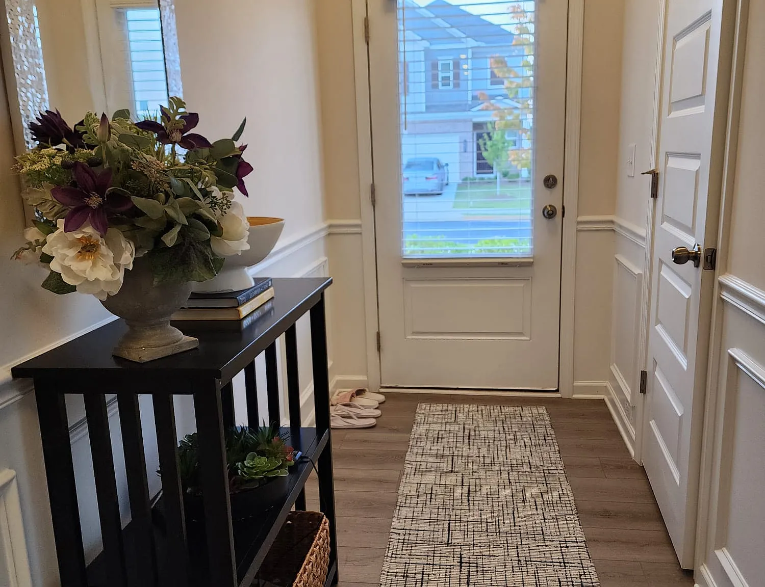 3 bed, 1900 sqft, $3,200 — Photo 2