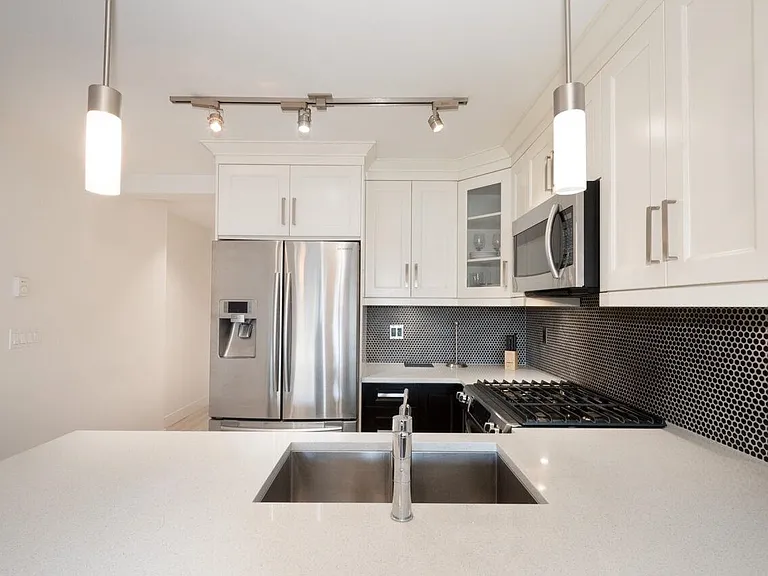 4548 Hastings St — Photo 12