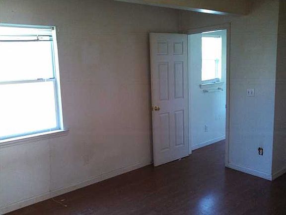 3rd image of 1724 Newton St