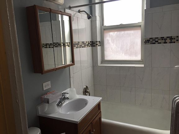 5th image of 6822 N Ashland Blvd APT 3E