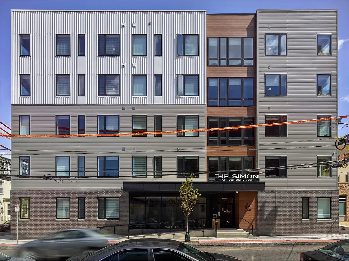 Building Photo - 121 S 41st St #401