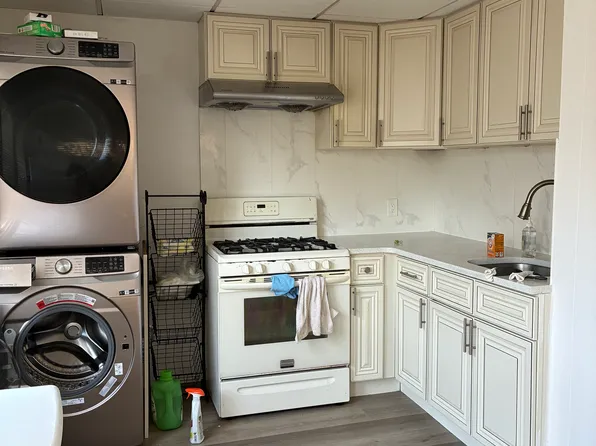 (undisclosed Address), Great Neck, NY 11023
