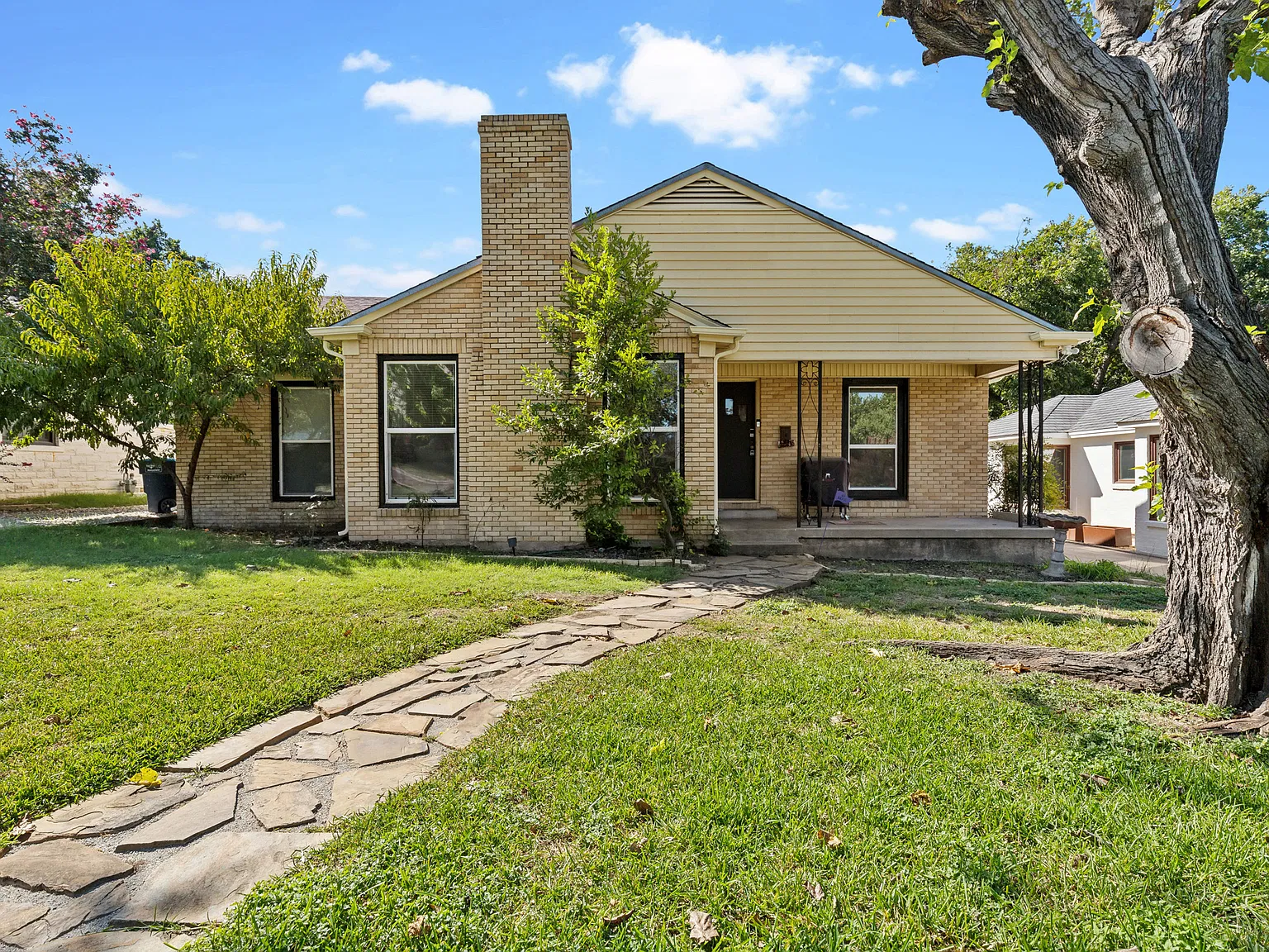 3 bed, 1818 sqft, $3,500 — Photo 1