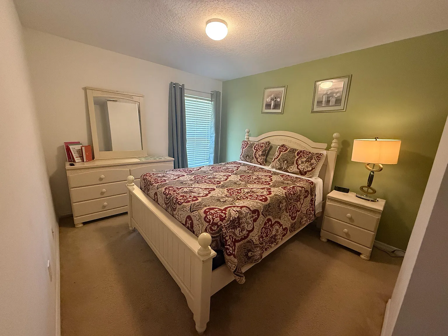 4 bed, 3.0 bath, 1940 sqft, $1,408 — Photo 1