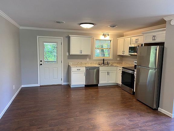 5th image of 3105 Somerset Dr SE