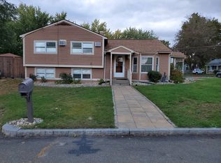 100 Garvey Dr, Springfield, MA 01109