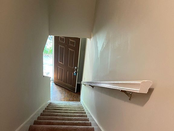 5th image of 1200 E Washington St Unit 2