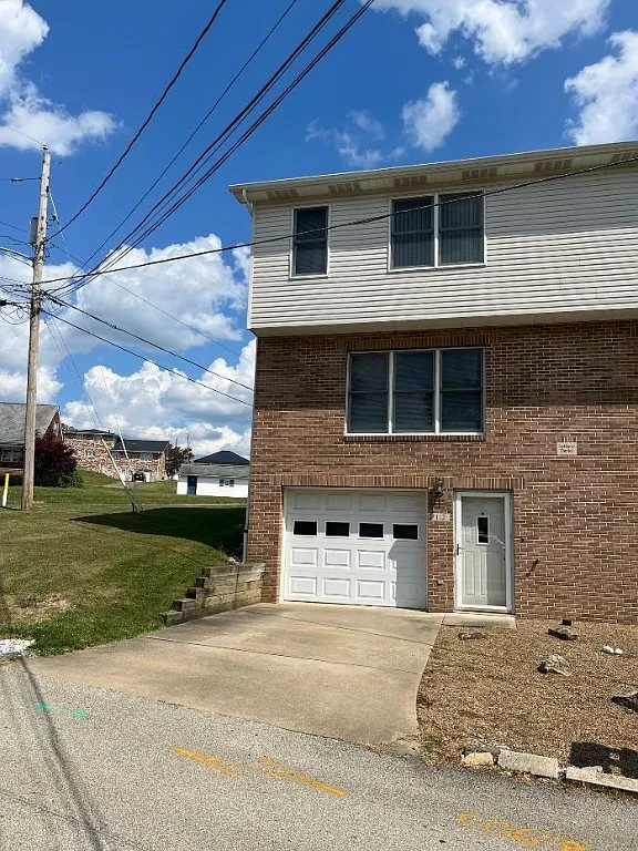 112 Columbia Dr photo 1