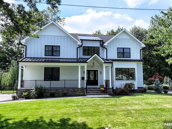 515 Hobart Rd, Paramus, NJ 07652
