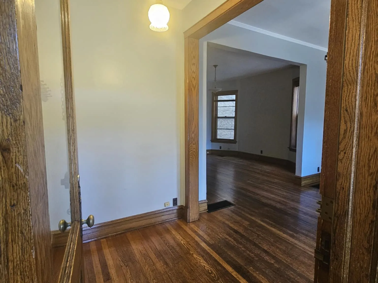 3727 N Wayne Ave — Photo 2