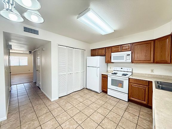4th image of 339 Rim Rock Cir