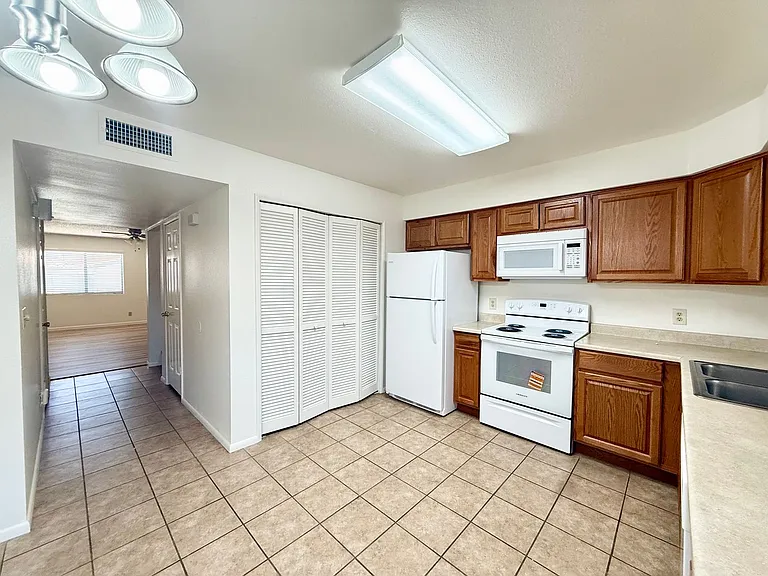 339 Rim Rock Cir — Photo 4