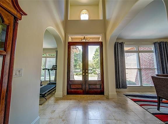 4th image of 213 Coventry Ln