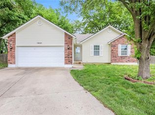 1801 Blackfoot Ct, Greenwood, MO 64034