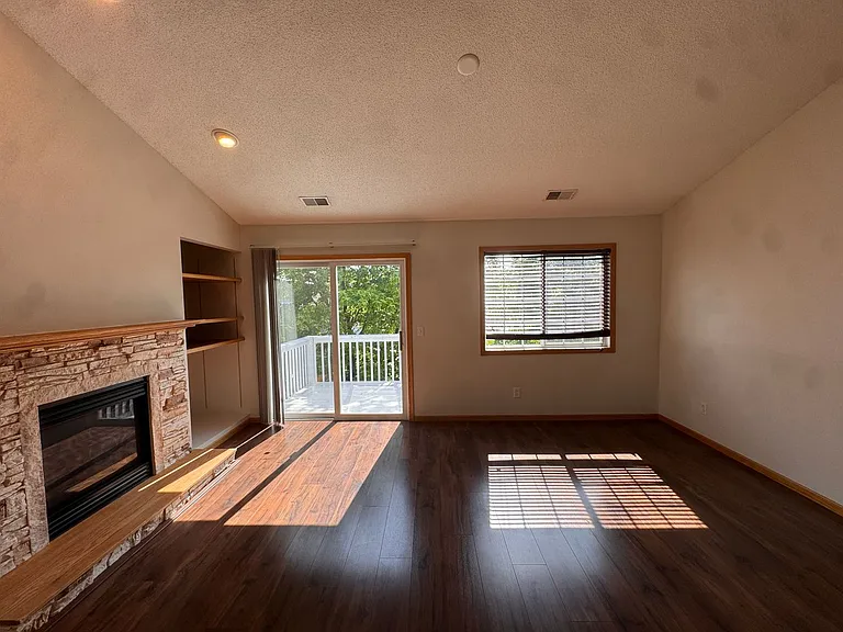 1243 Bergmann Dr — Photo 2