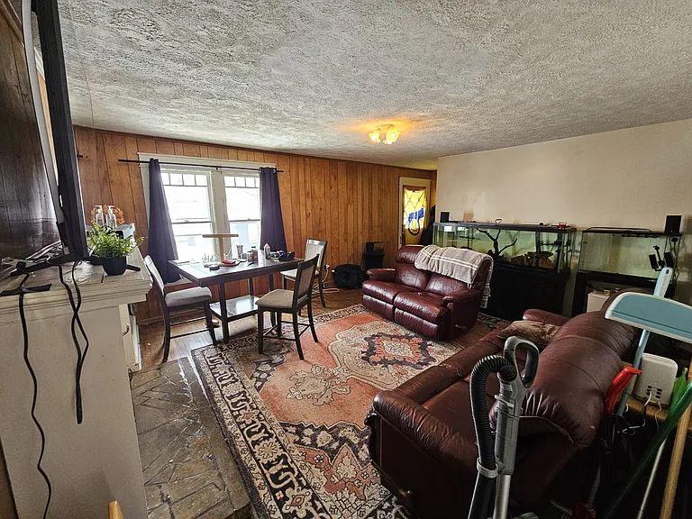 318 E Smith Ave — Photo 5