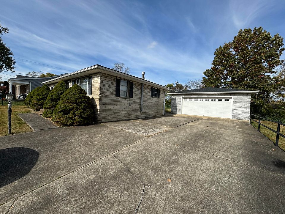 1st image of 141 Golfview Dr
