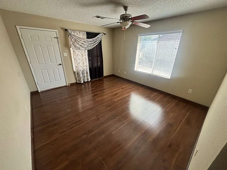 730 W Patricia St — Photo 4