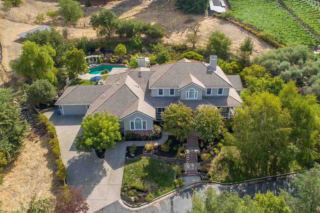 220 Piedmont Ln photo 1