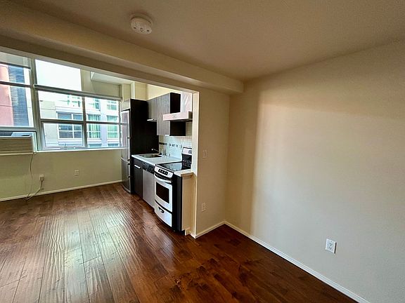 5th image of 529 Stevenson St #319