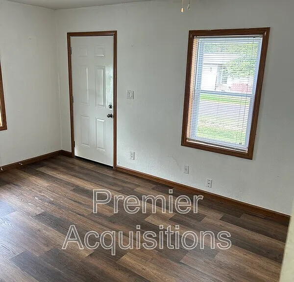 208 E Bland St — Photo 3