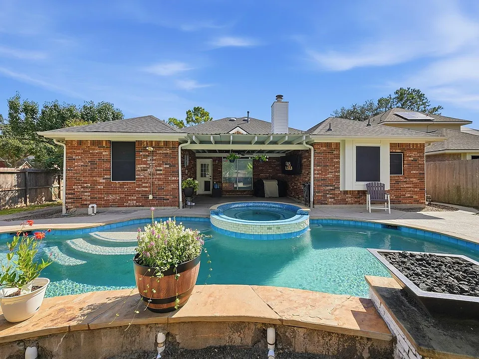 402 Prattwood Ct