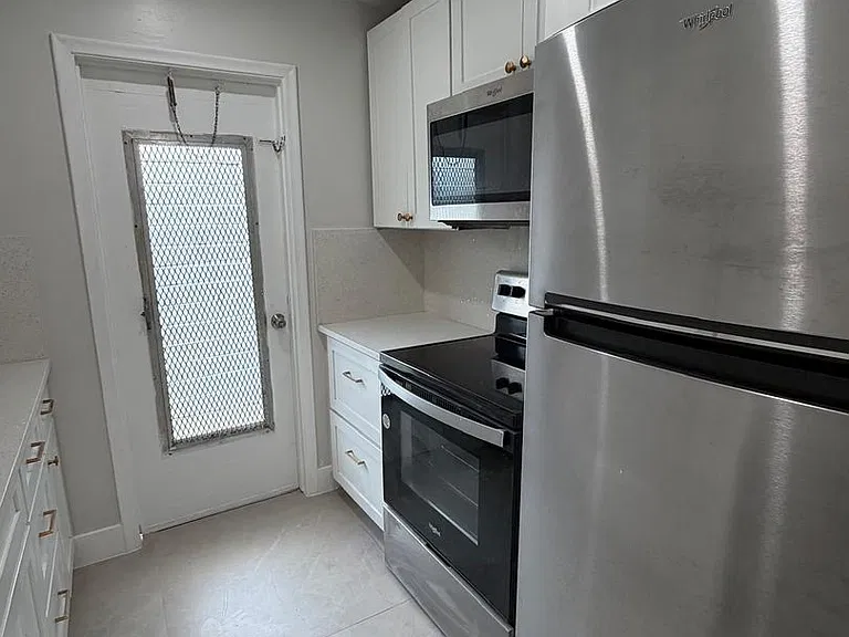 2418 Polk St — Photo 5