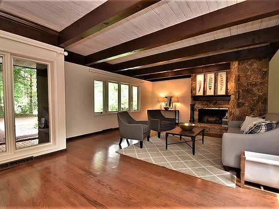 3rd image of 15875 Shaker Blvd