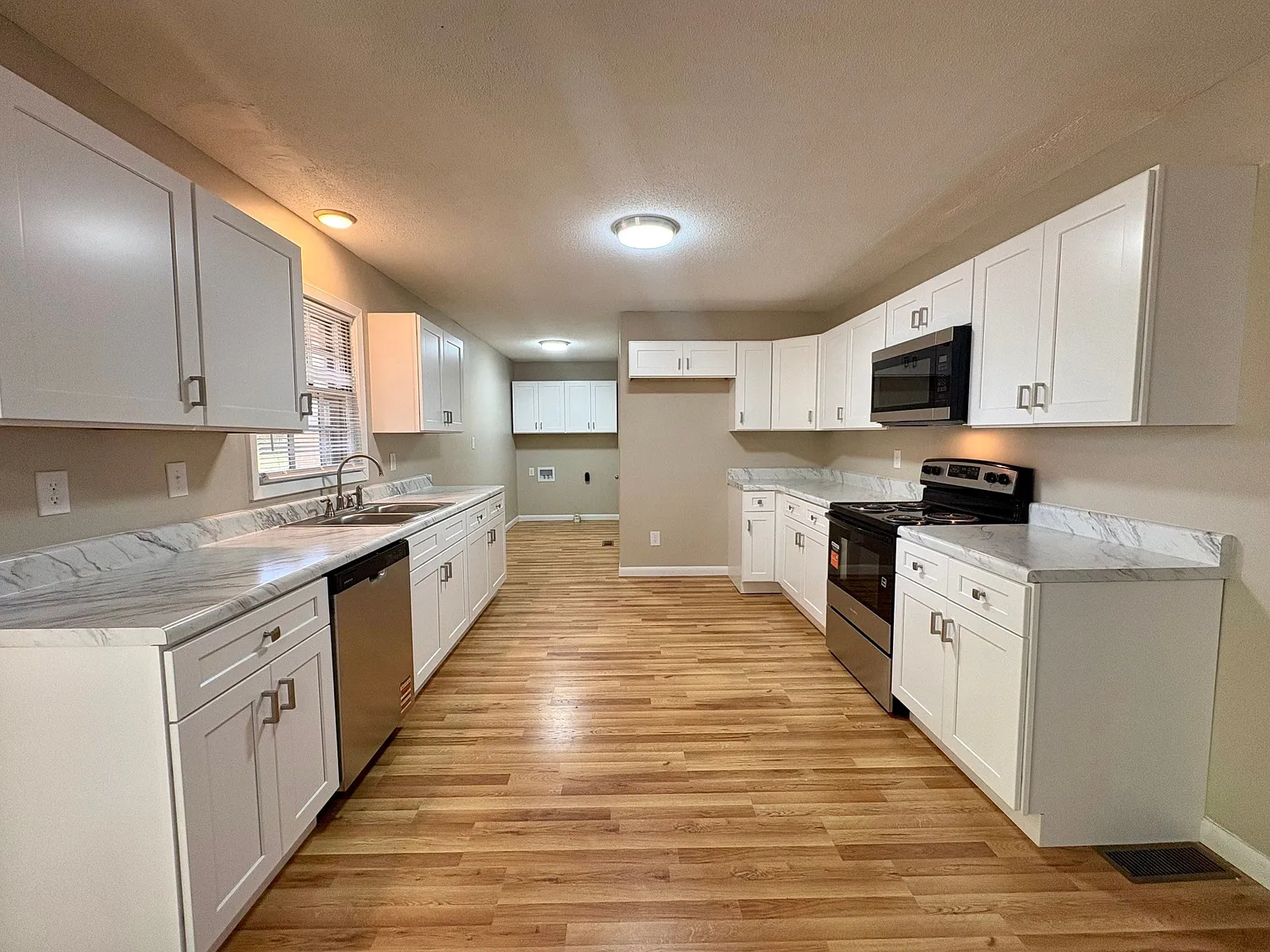 3 bed, 1456 sqft, $1,795 — Photo 2