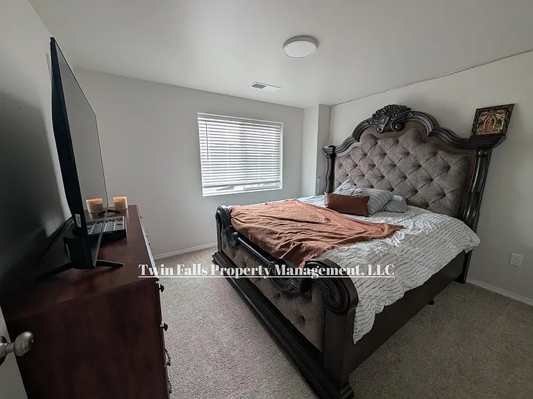 1574 Kenyon Rd — Photo 14