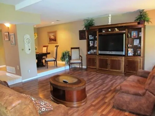 121 Castle Ridge Dr #61, East Hanover, NJ 07936
