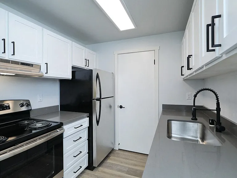 Capri Apartments — Photo 20