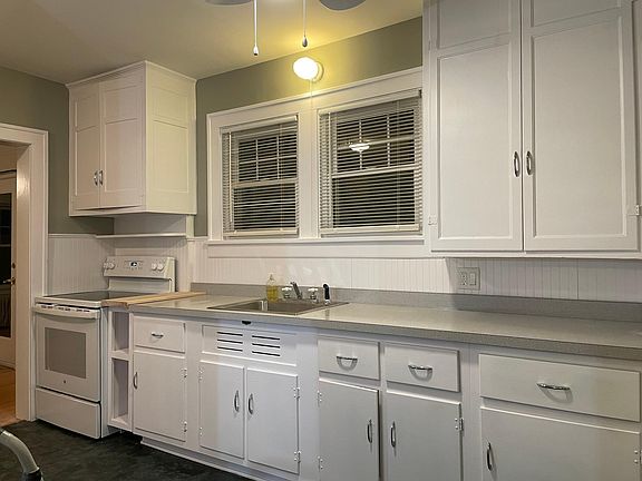 3rd image of 1785 Woodland Ave