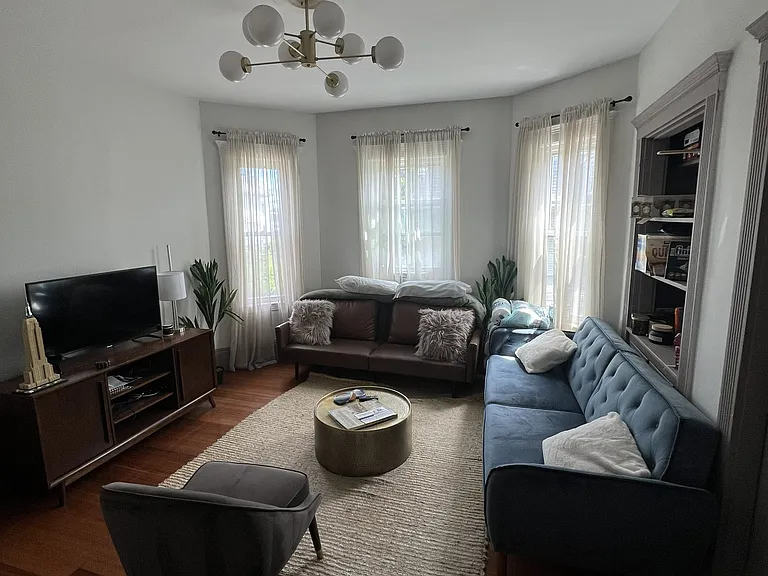 195 Hancock St #2 — Photo 2