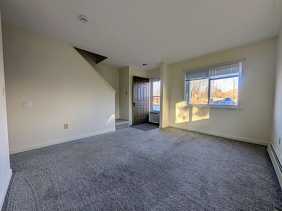 4th image of 9 Executive Dr APT 11