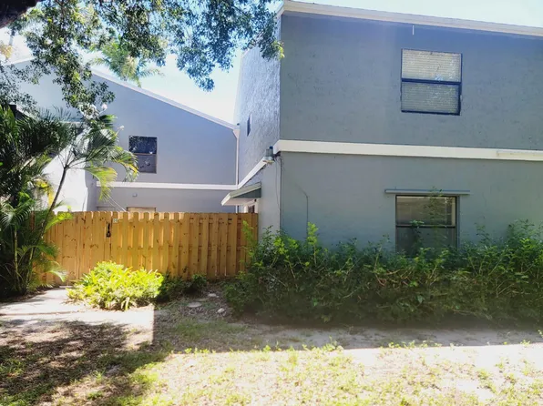 2 Crossings Cir APT B, Boynton Beach, FL 33435