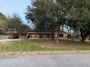 307 Bear Ridge Dr, La Vernia, TX 78121