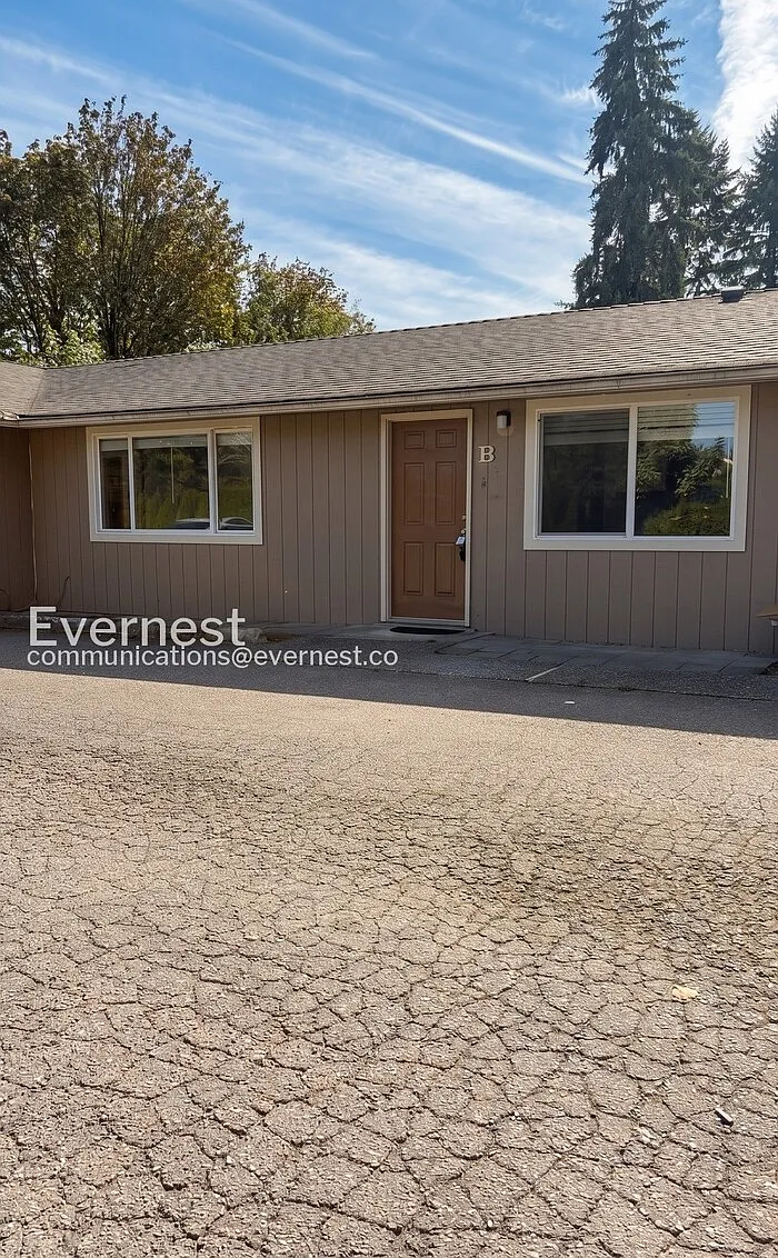 3 bed, 2.0 bath, 1058 sqft, $2,800 — Photo 1