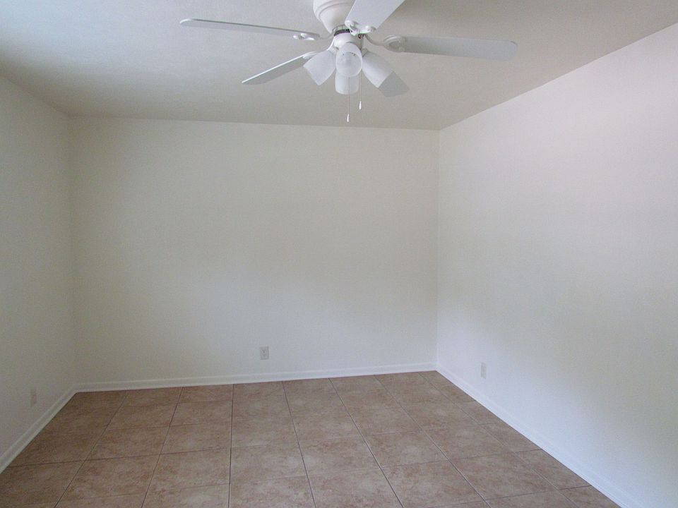 2nd image of 307 Swann St #A