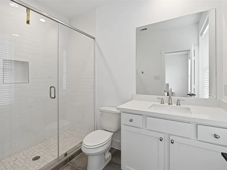 510 E 28th St — Photo 29