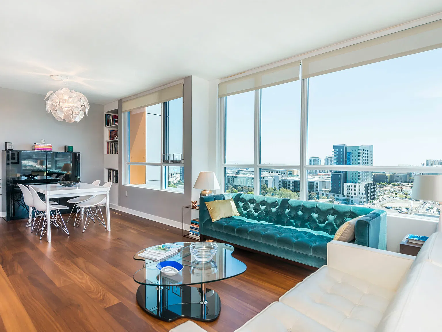 Light-Filled 2-bedroom Mission Bay residence with Bay Views — Photo 3