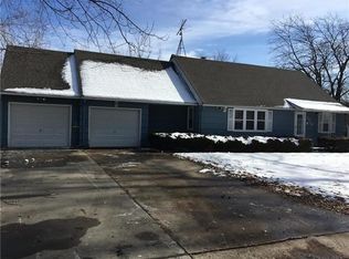 2419 S Queen Ridge Dr, Independence, MO 64055