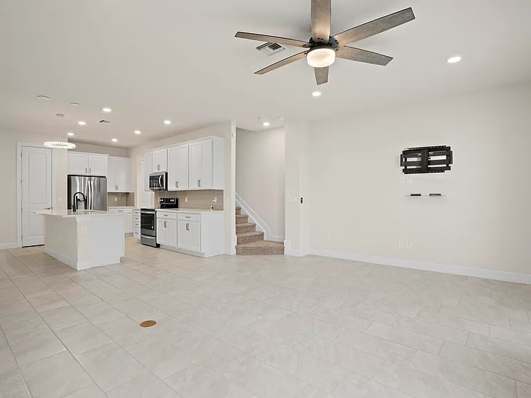 1866 SE Tarni Way — Photo 18