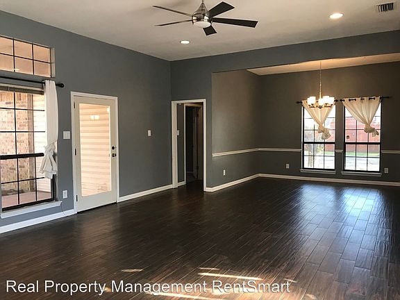 4th image of 801 Meadow Creek Dr
