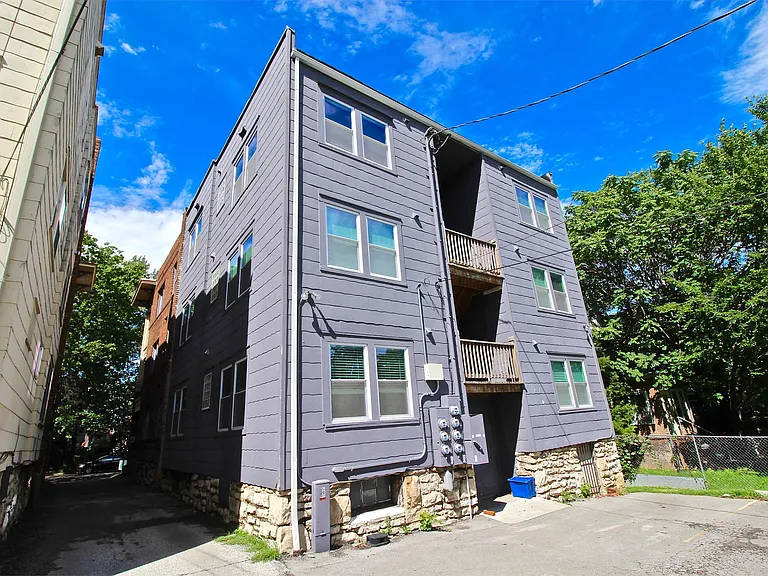 2803 Charlotte St — Photo 34