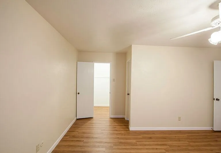 921 Mossvine Dr — Photo 42