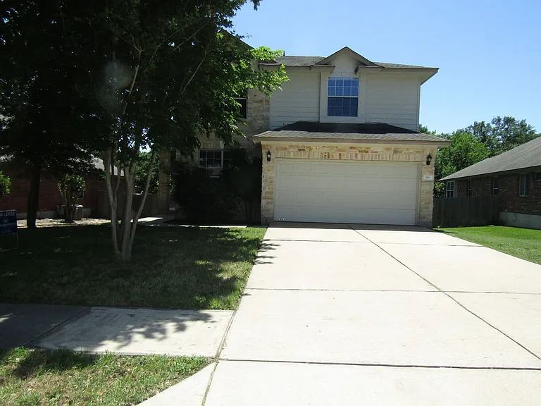 593 Cullen Blvd — Photo 1