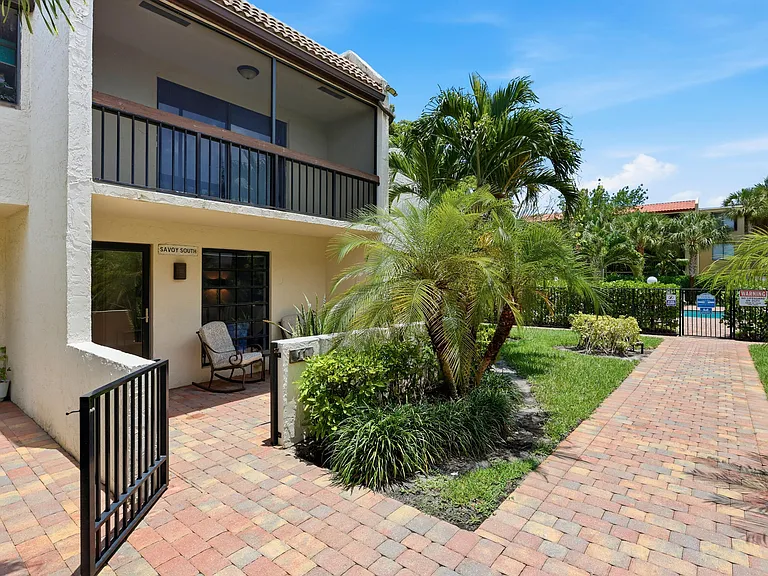 721 SE 1st Way #C11 — Photo 4